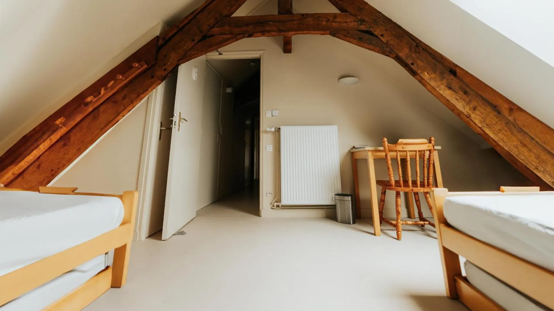 Auberge Val Sans Retour Trehorenteuc 0*,  France